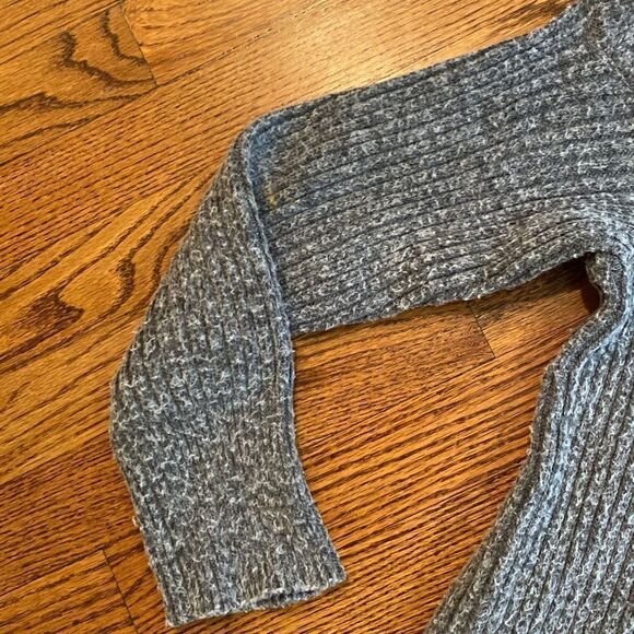 CUPCAKES AND CASHMERE
Rodell Cold Shoulder Sweater In Medium Heather Grey - Picture 7 of 8